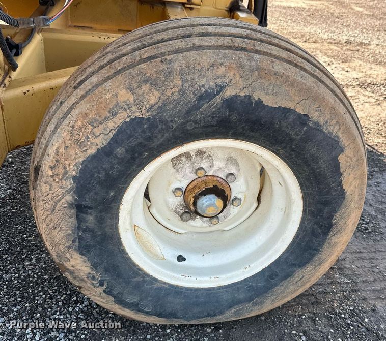 image for item MB9701 1999 Vermeer Top Gun  bale processor