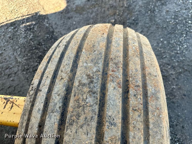 image for item MB9701 1999 Vermeer Top Gun  bale processor