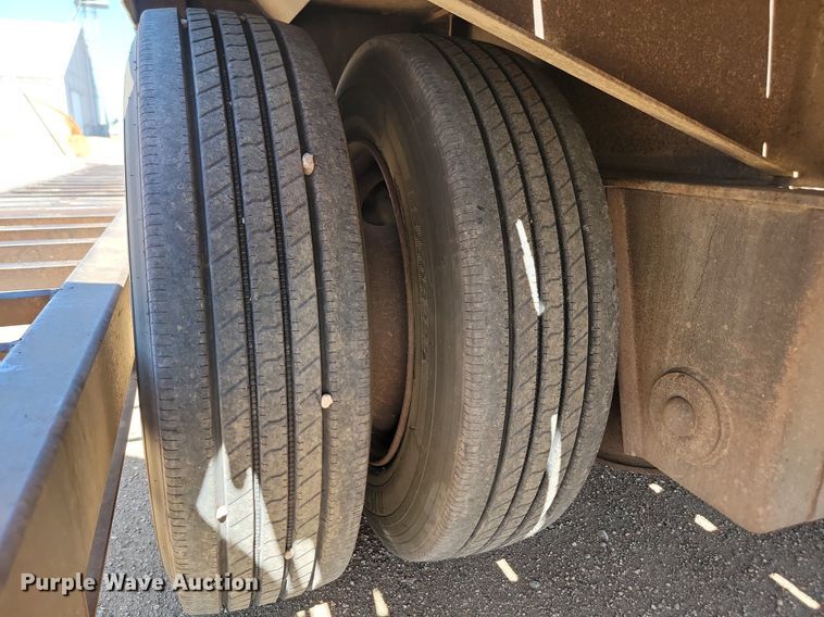 image for item ML9475 1988 Fontaine  drop deck equipment trailer