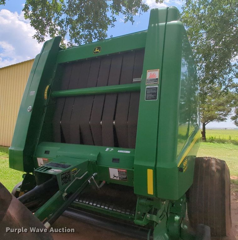 image for item MY9475 John Deere 569 Premium  round baler