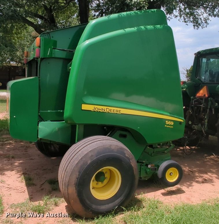 image for item MY9475 John Deere 569 Premium  round baler