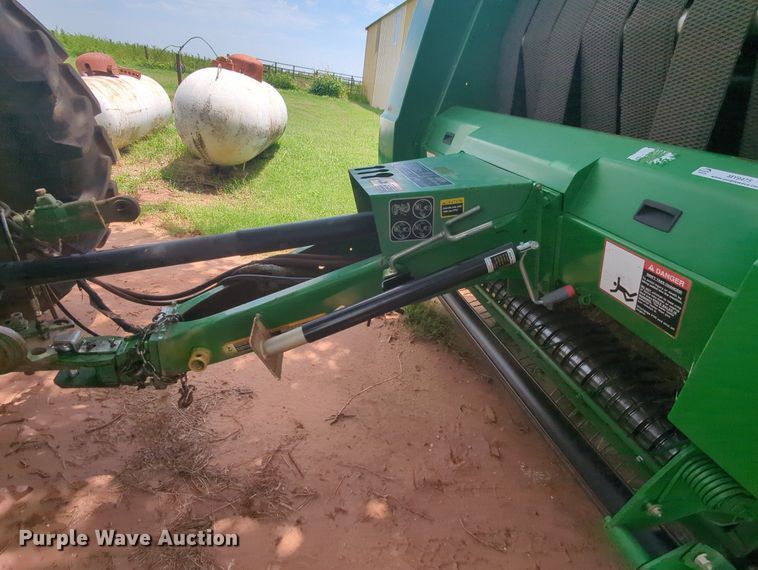 image for item MY9475 John Deere 569 Premium  round baler