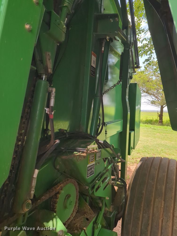 image for item MY9475 John Deere 569 Premium  round baler