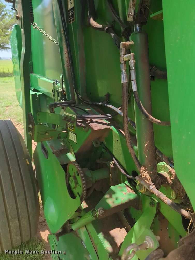 image for item MY9475 John Deere 569 Premium  round baler