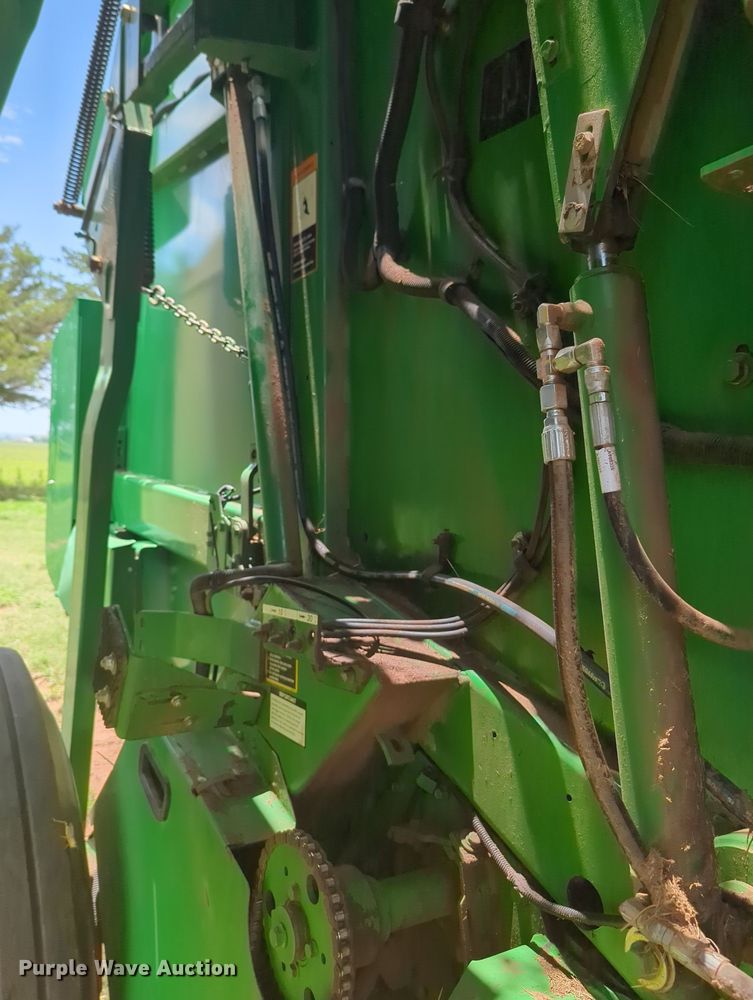 image for item MY9475 John Deere 569 Premium  round baler