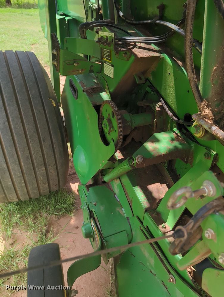 image for item MY9475 John Deere 569 Premium  round baler