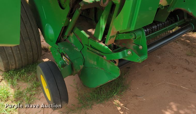 image for item MY9475 John Deere 569 Premium  round baler