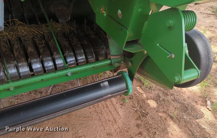 image for item MY9475 John Deere 569 Premium  round baler