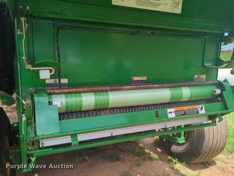 image for item MY9475 John Deere 569 Premium  round baler