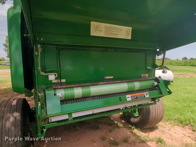 image for item MY9475 John Deere 569 Premium  round baler