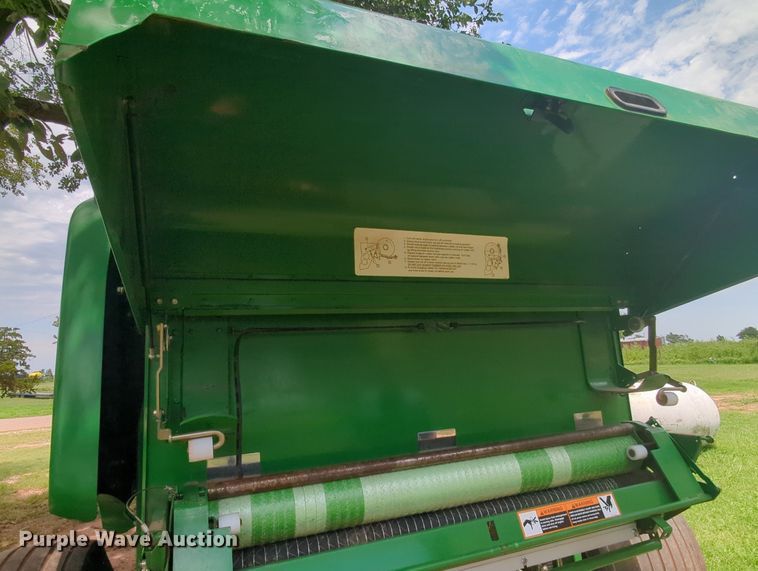 image for item MY9475 John Deere 569 Premium  round baler