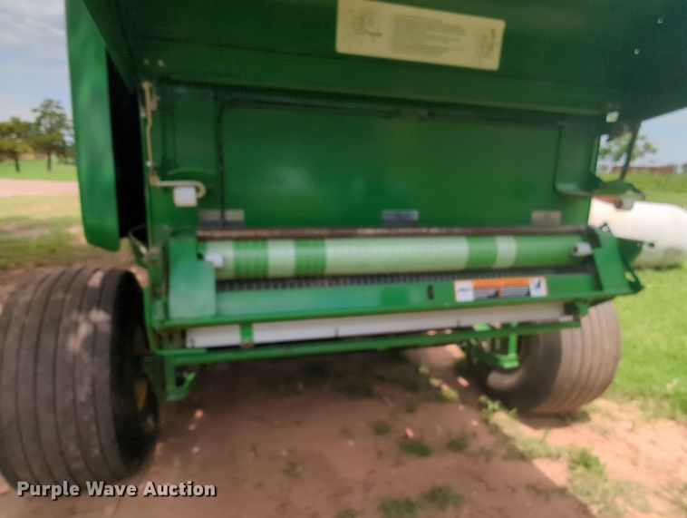 image for item MY9475 John Deere 569 Premium  round baler