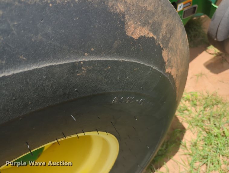 image for item MY9475 John Deere 569 Premium  round baler