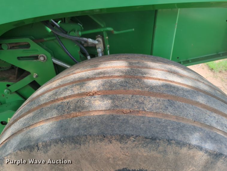 image for item MY9475 John Deere 569 Premium  round baler