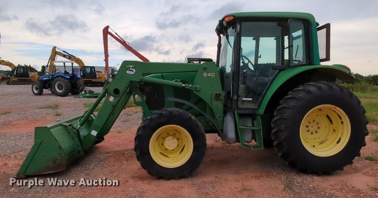 image for item MY9479 John Deere 6220  MFWD tractor