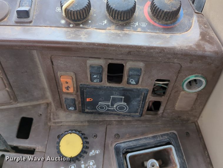 image for item MY9479 John Deere 6220  MFWD tractor