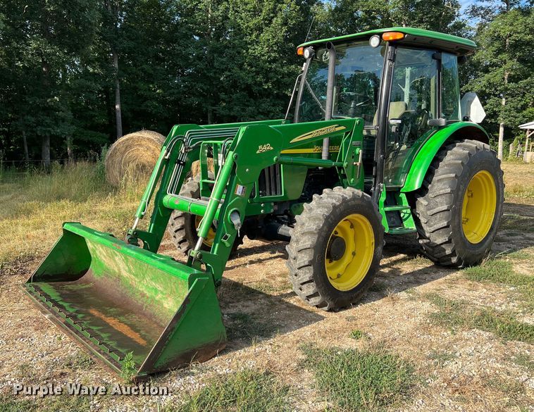 image for item NA9026 2004 John Deere 5420  MFWD tractor