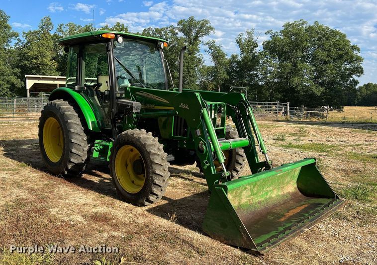 image for item NA9026 2004 John Deere 5420  MFWD tractor
