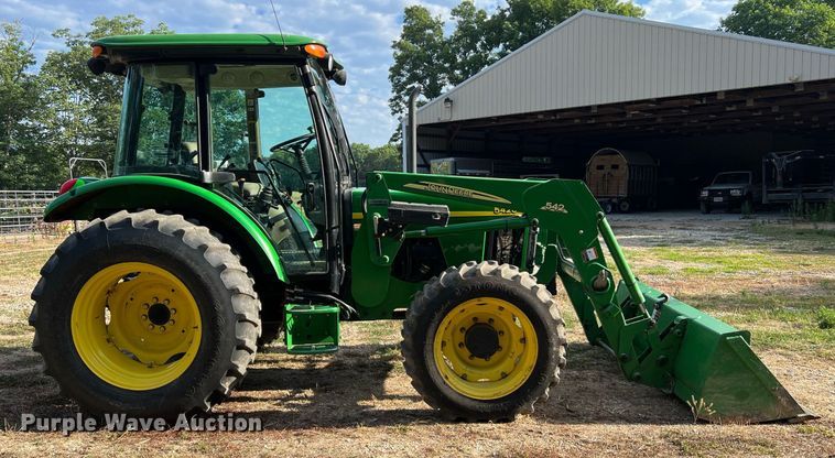image for item NA9026 2004 John Deere 5420  MFWD tractor