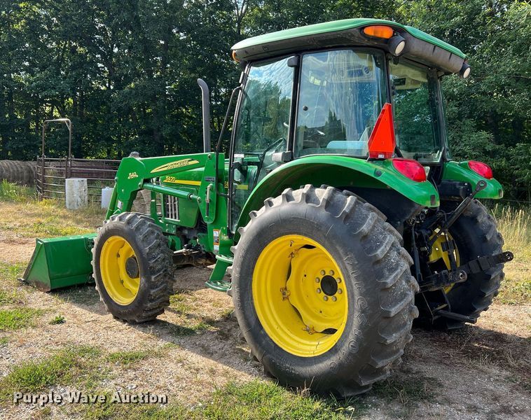 image for item NA9026 2004 John Deere 5420  MFWD tractor
