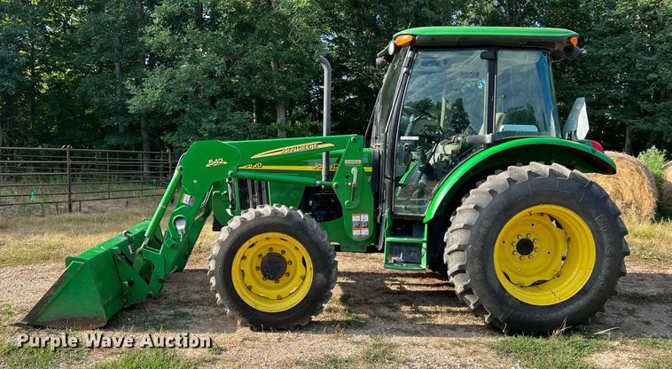image for item NA9026 2004 John Deere 5420  MFWD tractor
