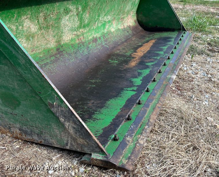 image for item NA9026 2004 John Deere 5420  MFWD tractor