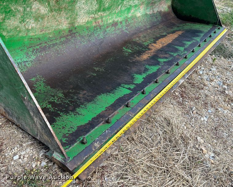 image for item NA9026 2004 John Deere 5420  MFWD tractor