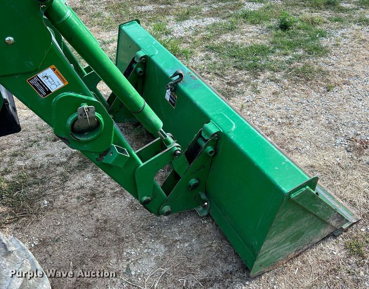 image for item NA9026 2004 John Deere 5420  MFWD tractor