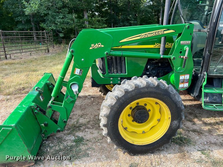 image for item NA9026 2004 John Deere 5420  MFWD tractor