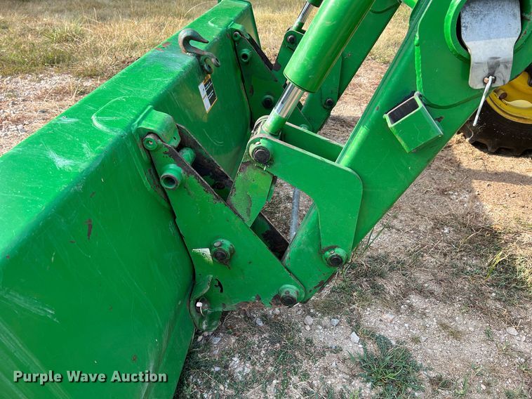 image for item NA9026 2004 John Deere 5420  MFWD tractor