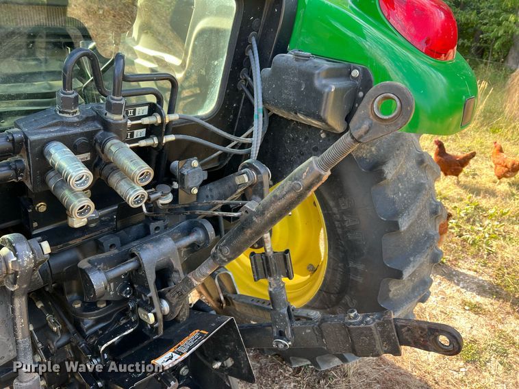 image for item NA9026 2004 John Deere 5420  MFWD tractor