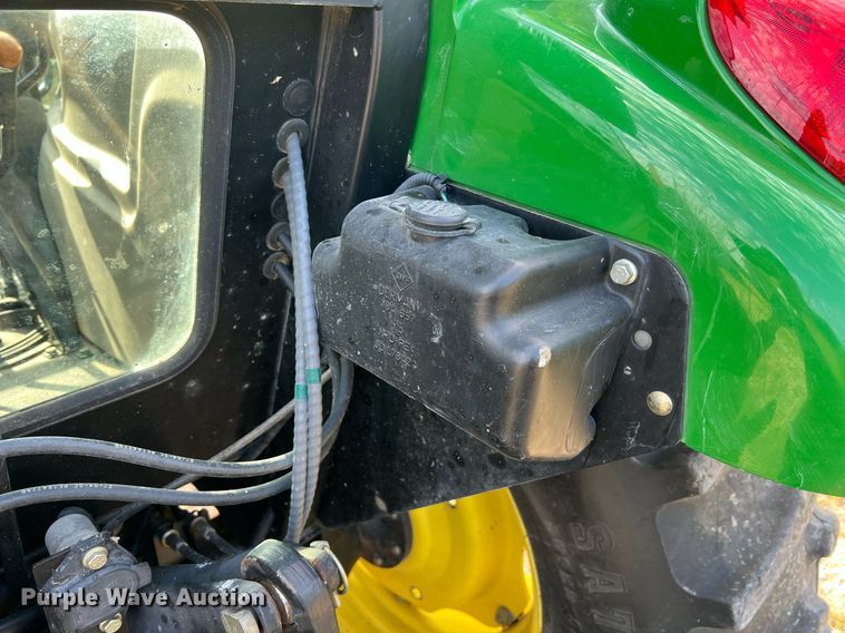 image for item NA9026 2004 John Deere 5420  MFWD tractor