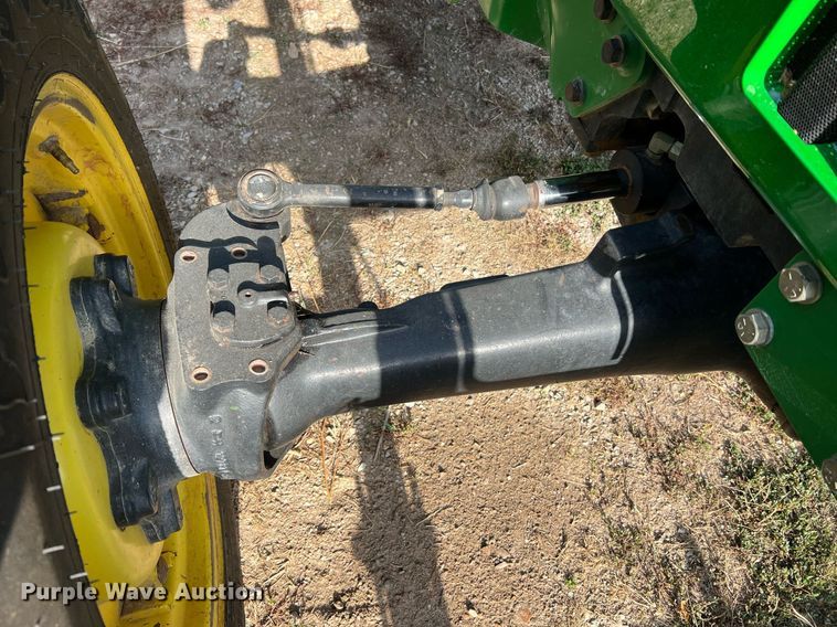 image for item NA9026 2004 John Deere 5420  MFWD tractor