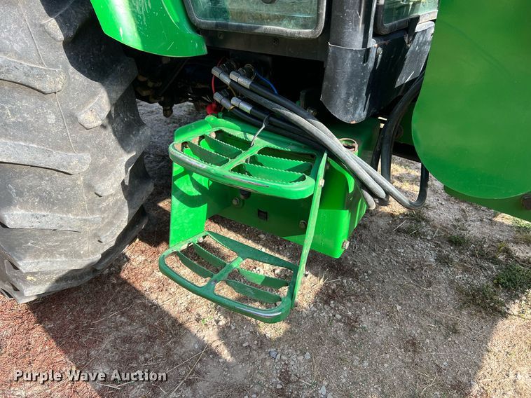 image for item NA9026 2004 John Deere 5420  MFWD tractor