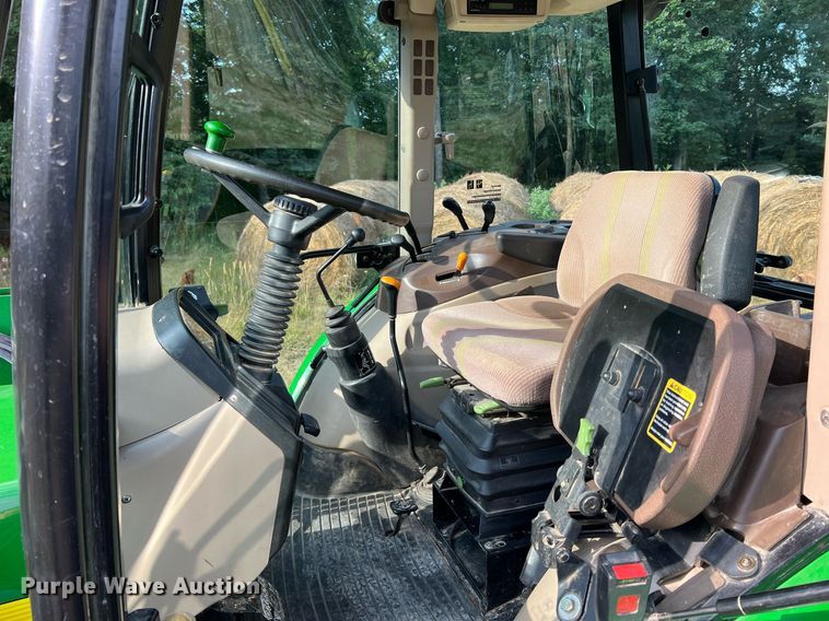 image for item NA9026 2004 John Deere 5420  MFWD tractor