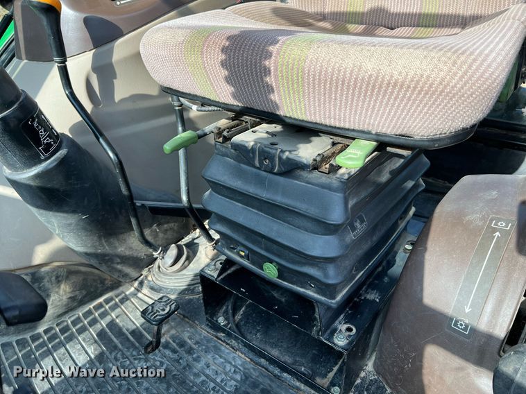 image for item NA9026 2004 John Deere 5420  MFWD tractor