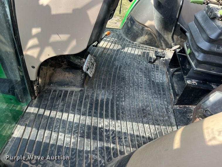 image for item NA9026 2004 John Deere 5420  MFWD tractor