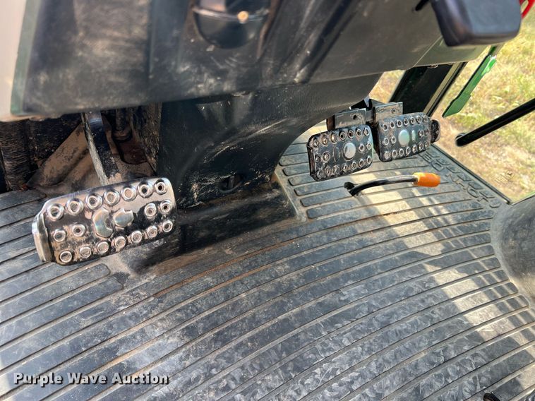 image for item NA9026 2004 John Deere 5420  MFWD tractor