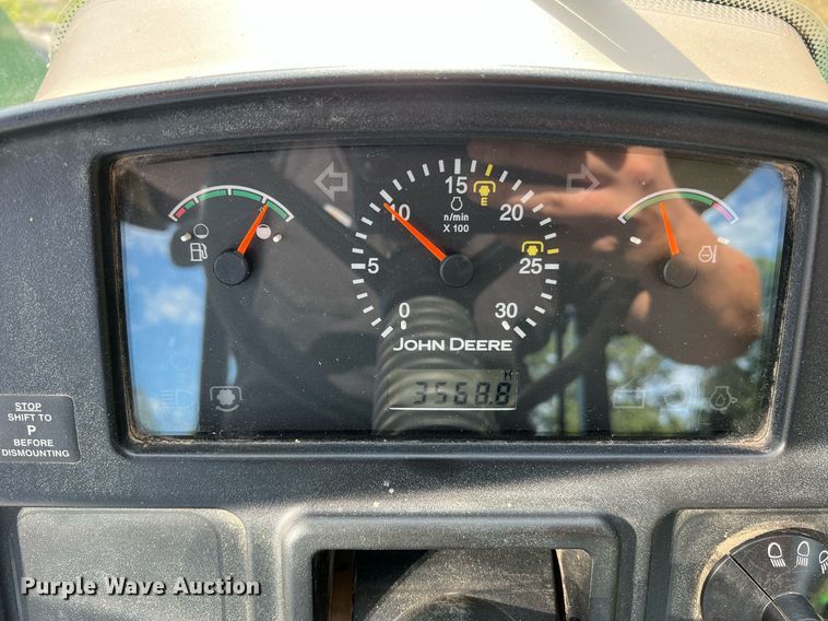 image for item NA9026 2004 John Deere 5420  MFWD tractor