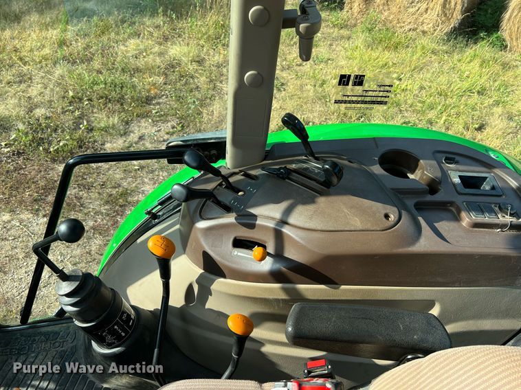 image for item NA9026 2004 John Deere 5420  MFWD tractor