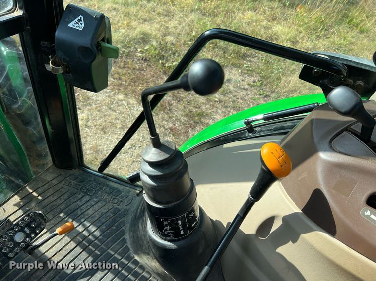 image for item NA9026 2004 John Deere 5420  MFWD tractor