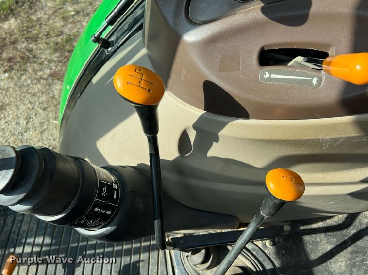 image for item NA9026 2004 John Deere 5420  MFWD tractor