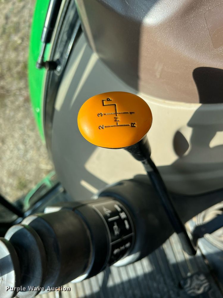 image for item NA9026 2004 John Deere 5420  MFWD tractor