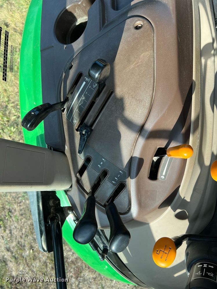 image for item NA9026 2004 John Deere 5420  MFWD tractor