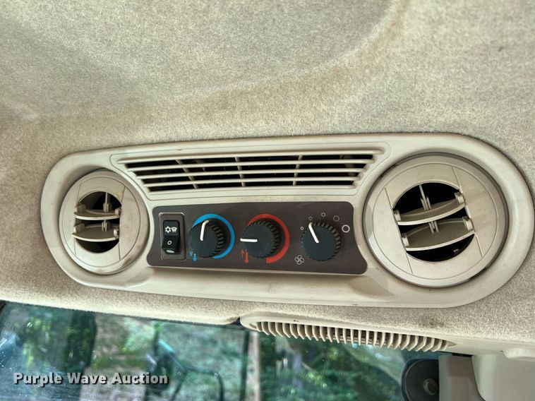 image for item NA9026 2004 John Deere 5420  MFWD tractor