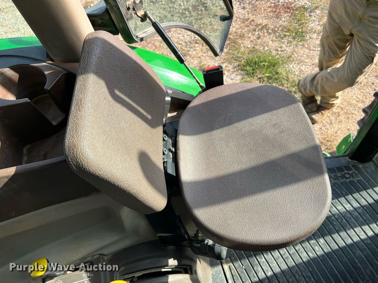 image for item NA9026 2004 John Deere 5420  MFWD tractor