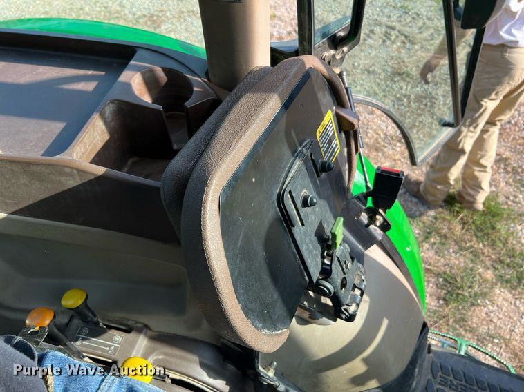 image for item NA9026 2004 John Deere 5420  MFWD tractor