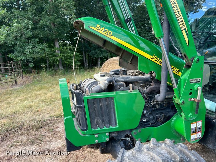 image for item NA9026 2004 John Deere 5420  MFWD tractor