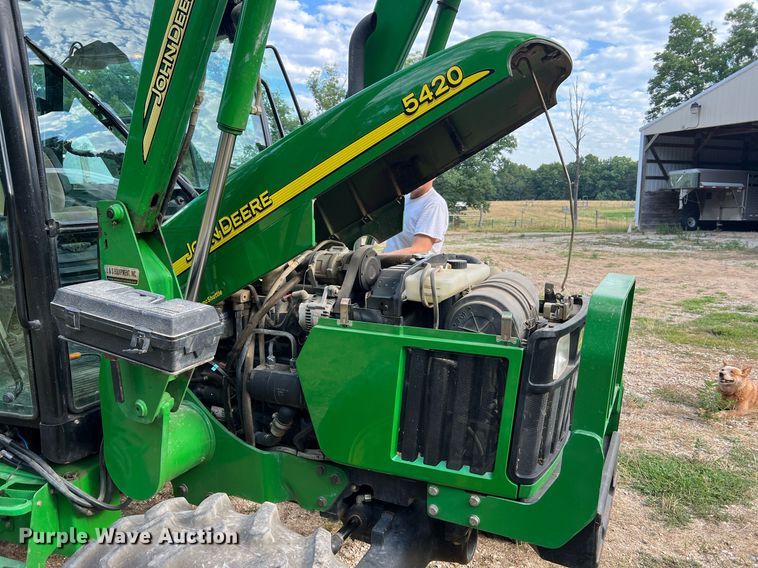 image for item NA9026 2004 John Deere 5420  MFWD tractor
