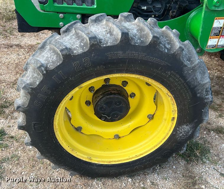 image for item NA9026 2004 John Deere 5420  MFWD tractor